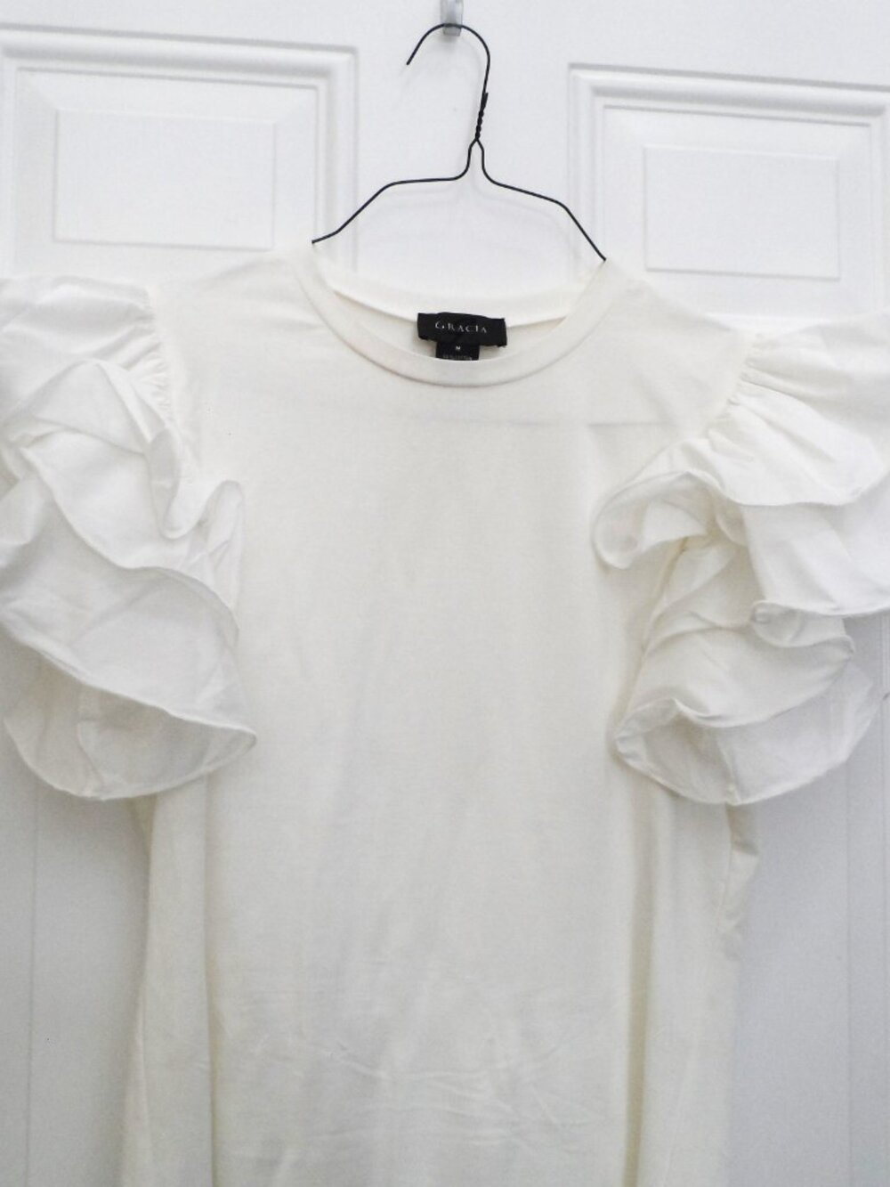 Gracia - Ruffle Sleeve Whyte Top- size M - Picture 2 of 7